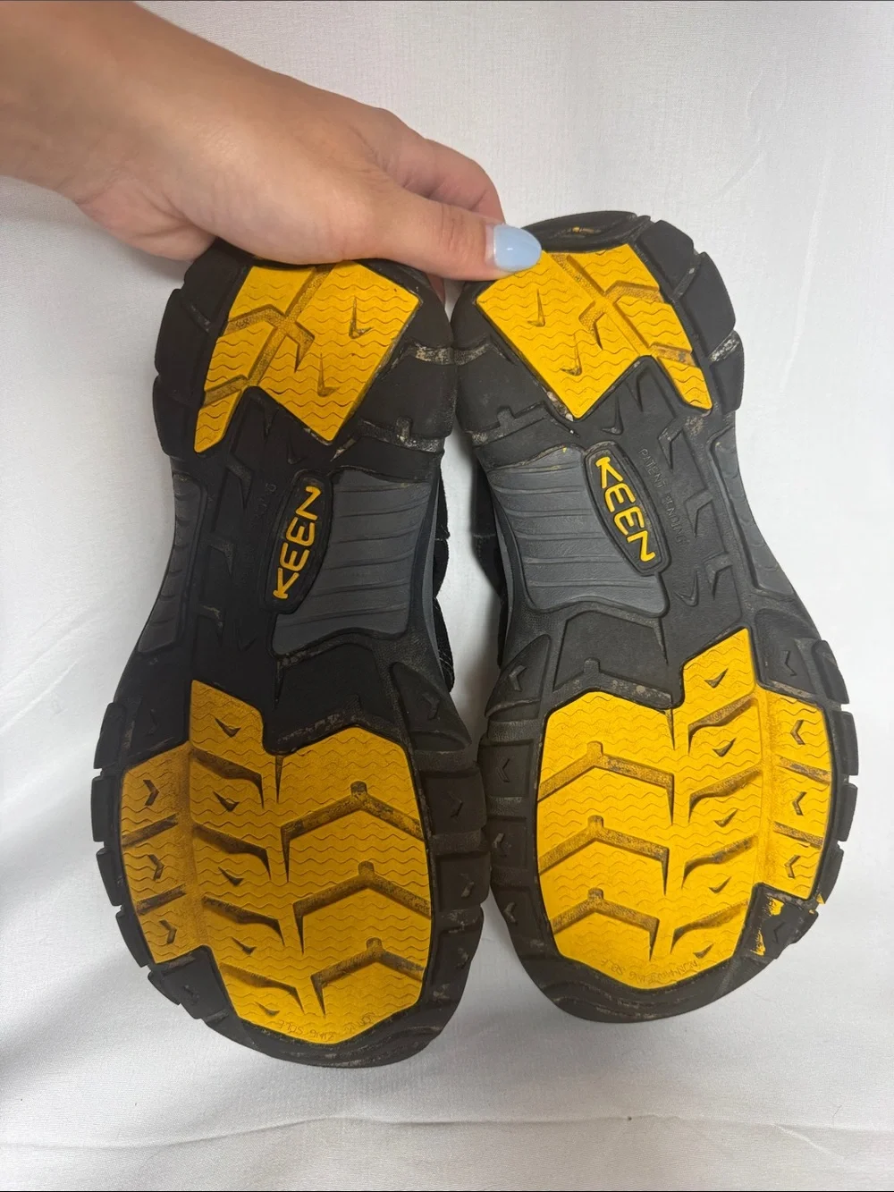 Keen Men's Newport H2 Hiking Waterproof Sandals Black and Yellow Men’s Size 7.5